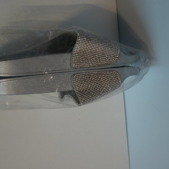 NEW GND Rhinestone Grey Silver Flip Flop Sandals 8 - Picture 8 of 8